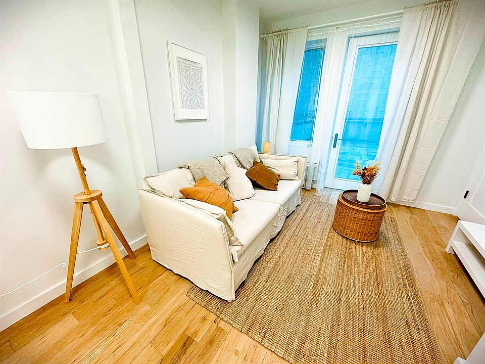 1st image of 699 E 6th St #603