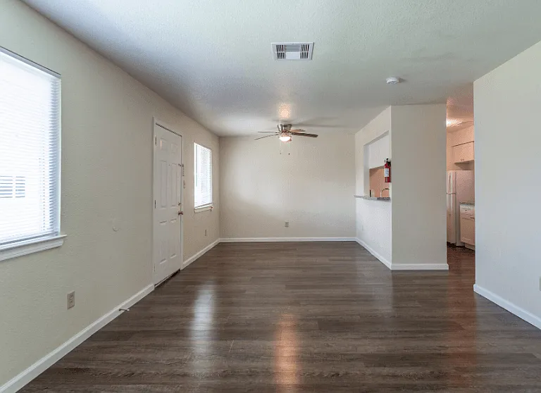 Castlewood Apartments — Photo 20