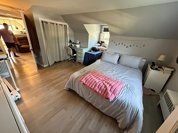 4th image of 10 Sanford Ave