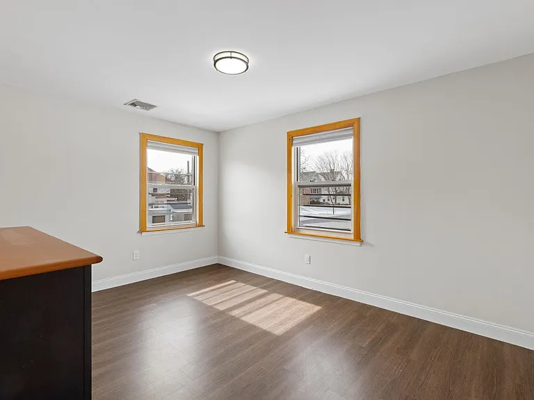 227 Franklin Ave #2 — Photo 12