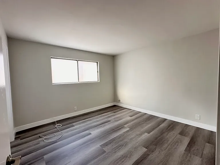 244 N Almont Dr #4B — Photo 8