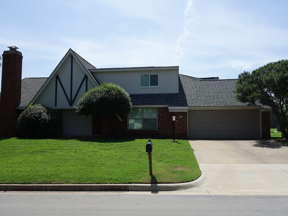 Spacious 2-Story 3/2.5/2 Duplex in South Tulsa, Jenks Schools! Lots of updates!