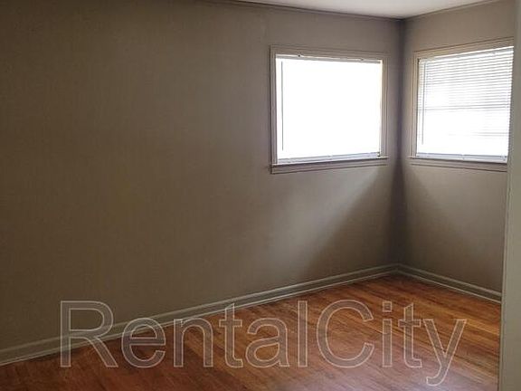 3rd image of 905 Harrell Ave