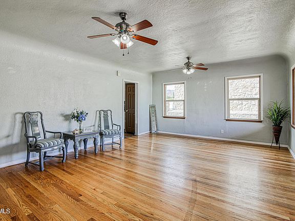 5th image of 3126 Frankfort Ave