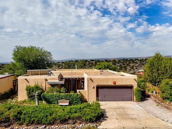 6433 Vooscane Ave, Cochiti Lake, NM 87083