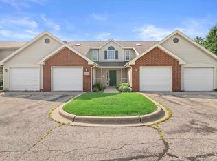 917 Park St APT 202, Oregon, WI 53575