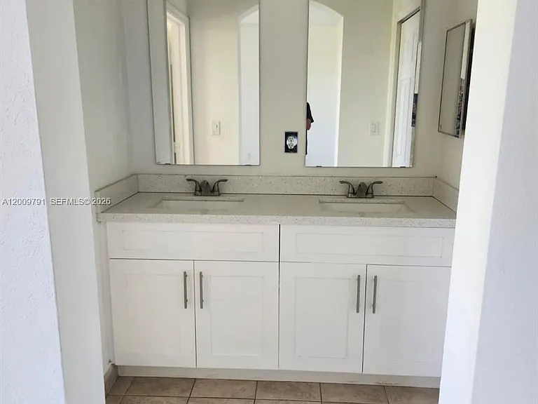 11425 NW 76th Ter #0 — Photo 37