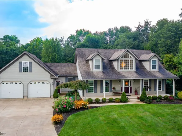 5712 Smith Kramer St NE, Hartville, OH 44632