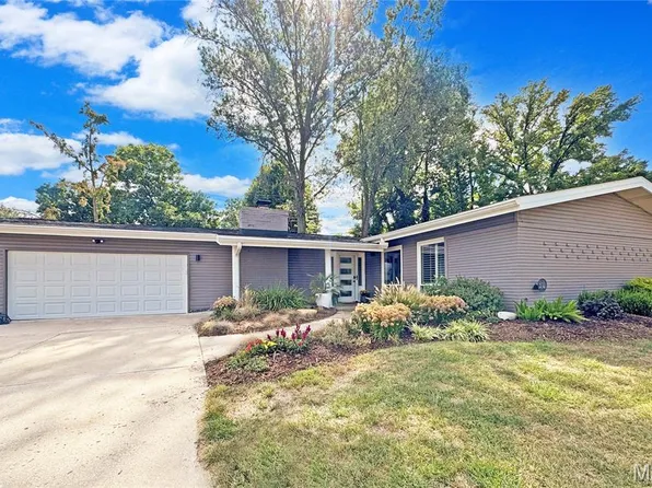 1562 Eastham Dr, Saint Louis, MO 63146