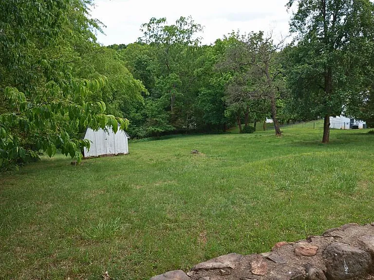 32 Upland Dr — Photo 31