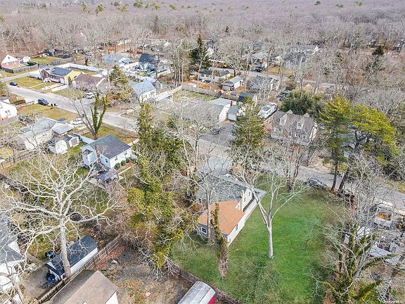 3rd image of 182 Orchid Drive
