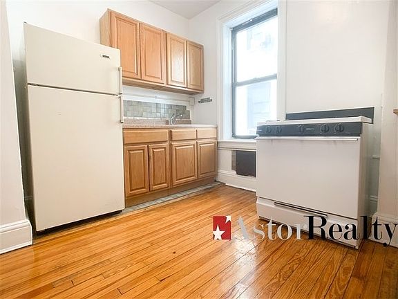 5th image of 3031 34th St APT 4