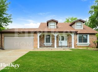 805 Forest Village Dr, Ballwin, MO 63021