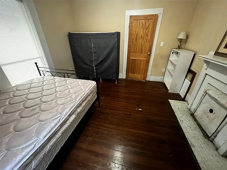 1059 Hampton St NW — Photo 9