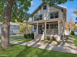 218 W Station St, Barrington, IL 60010