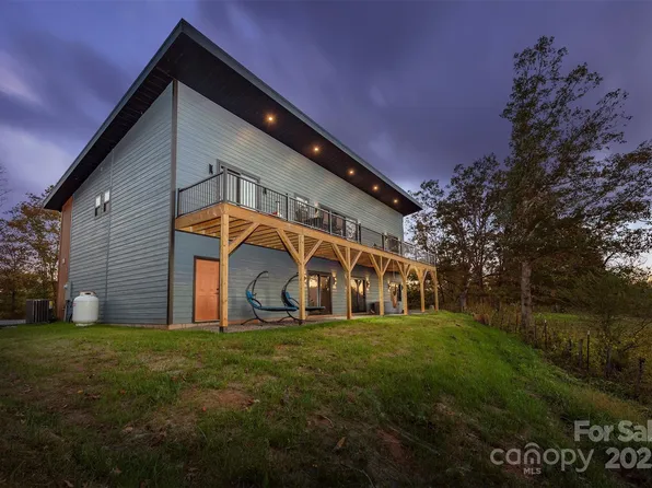 28 Trinity Hills Dr, Weaverville, NC 28787