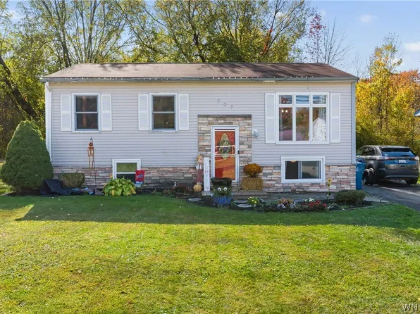 707 Beach Rd, Angola, NY 14006