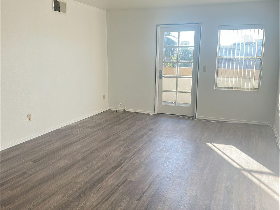 1st image of 832 S Lake St APT 301