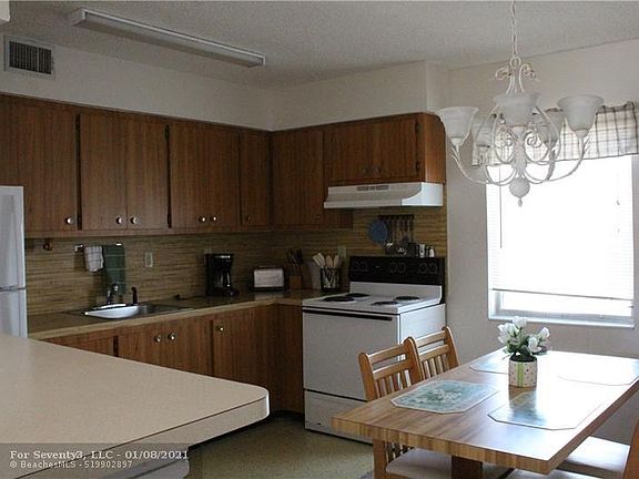 5th image of 4209 El Mar Dr #9