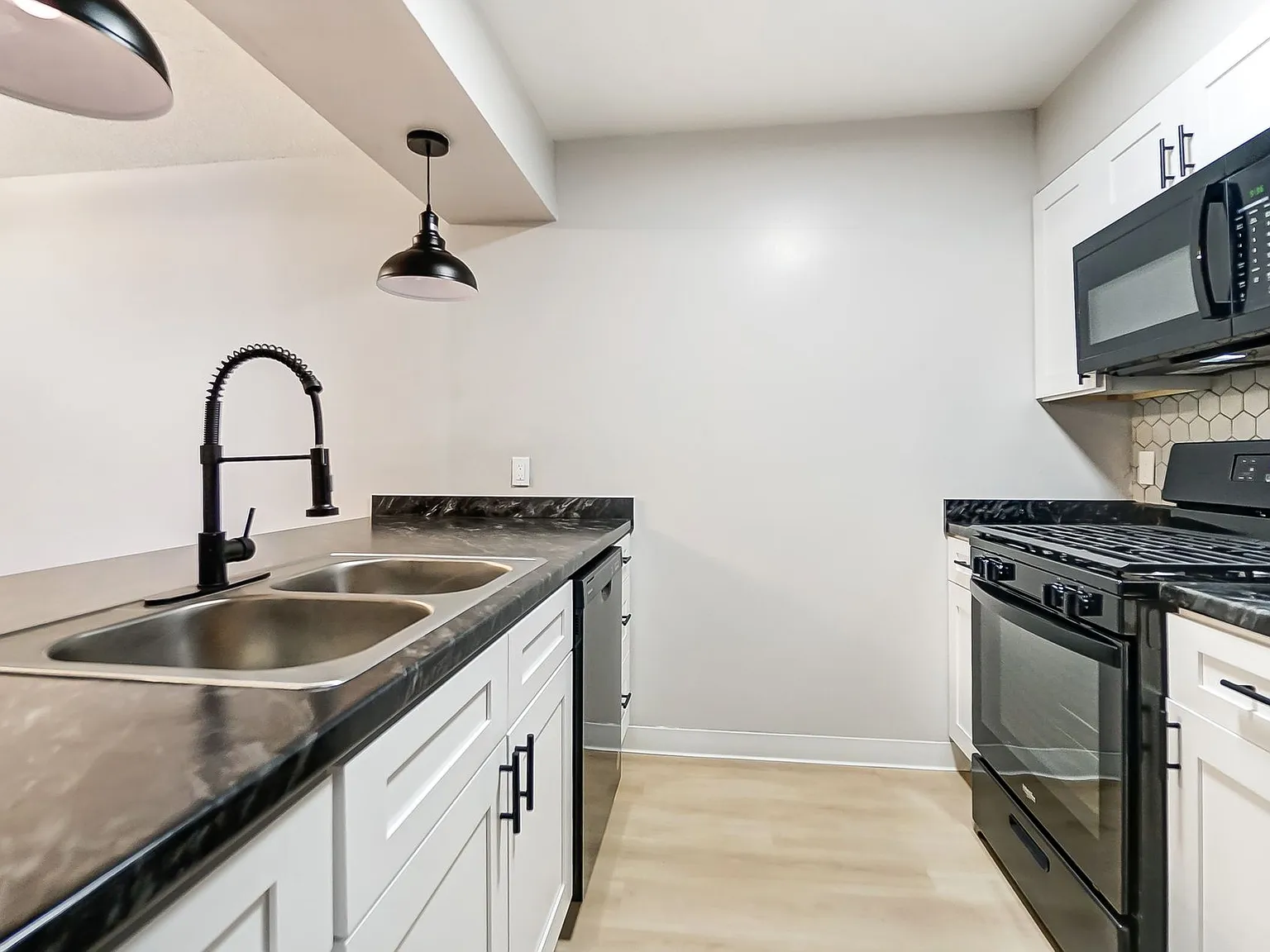 Coventry Court West Apartments — Photo 3