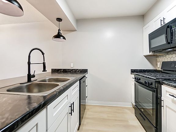 4th image of 5810 Meadows Dr #5731F