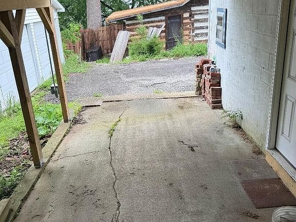 4th image of 669 S Summit St