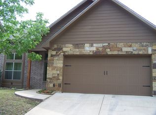 200 Greenway Bnd, Pottsboro, TX 75076