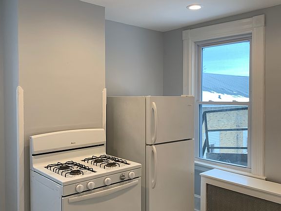 4th image of 647 W Onondaga St #4