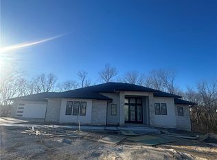 7260 NW Pampas Ln, Parkville, MO 64152