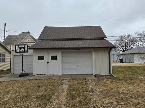 5th image of 323 S Nebraska Ave