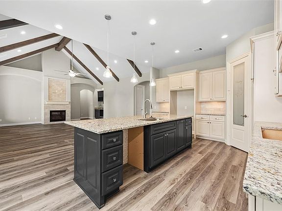 3rd image of 33002 Woodlake Dr