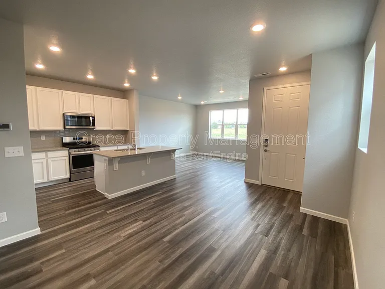 191 Ambrose St — Photo 3
