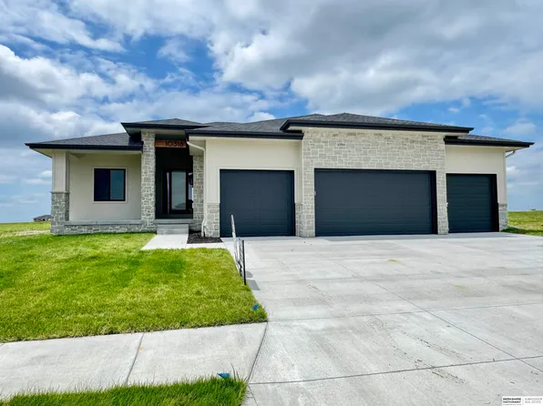 10316 S 212th St, Gretna, NE 68028
