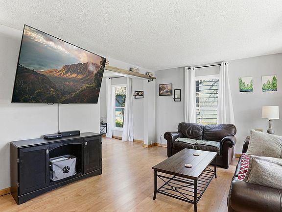 5th image of 203 2nd Ave NW