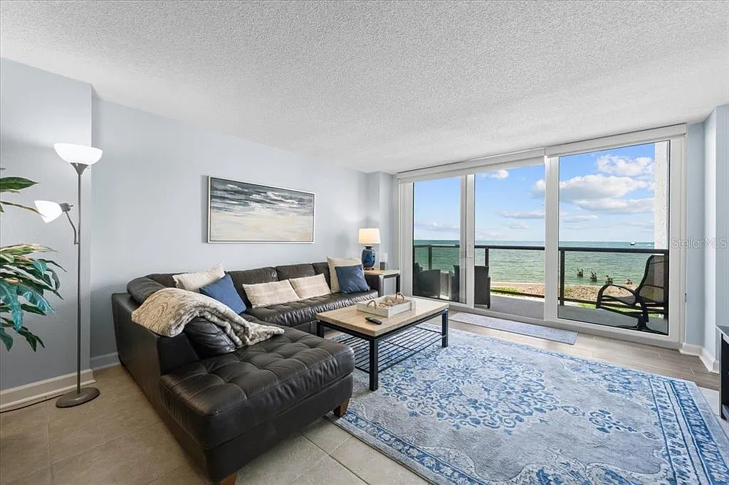 2 bed, 2.0 bath, 1264 sqft, $4,500 — Photo 3