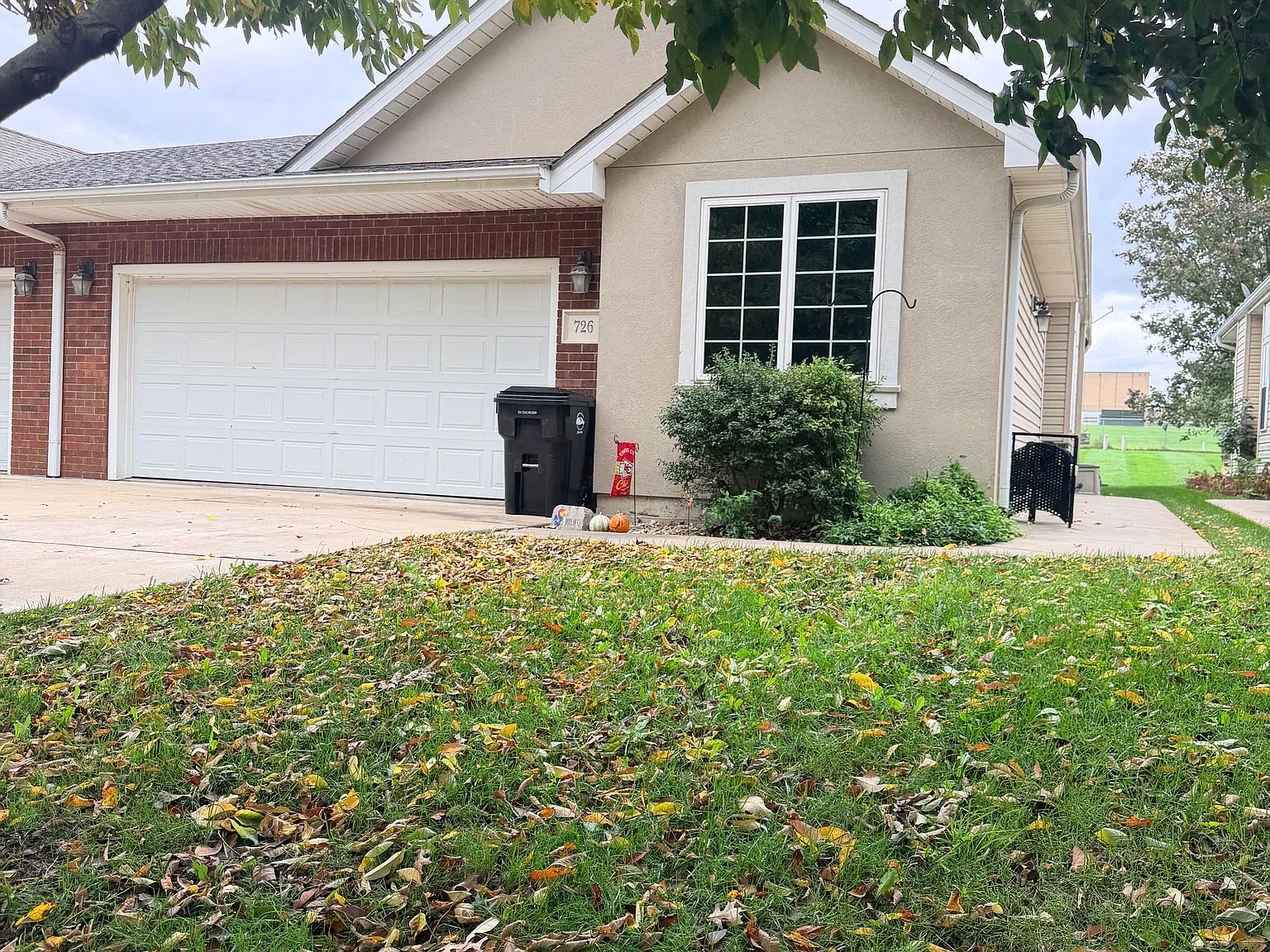 3 bed, 2370 sqft, $2,200 — Photo 1