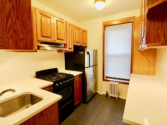5th image of 83 N Henry St APT 3L