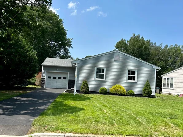 16 Sherwood Lane, Toms River, NJ 08757