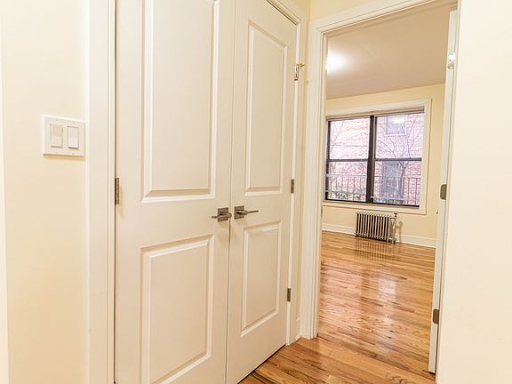 4th image of 31 Ocean Pkwy #17