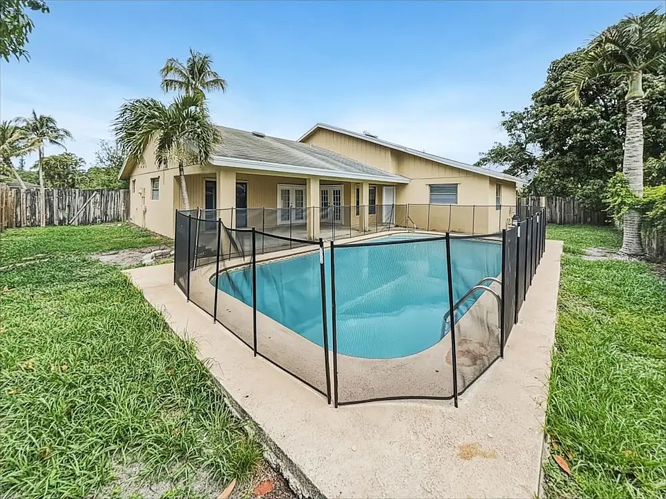 1st image of 872 Ryanwood Dr