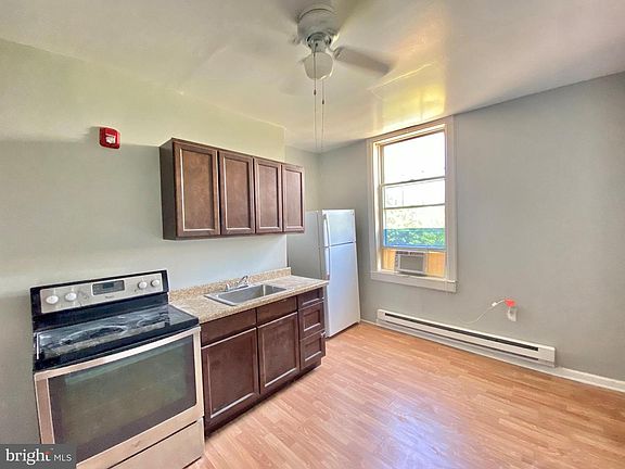 2nd image of 120 E Cumberland St #2A