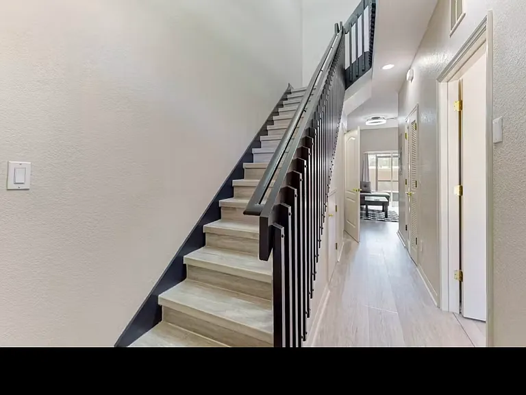 2466 Caravelle Cir — Photo 11