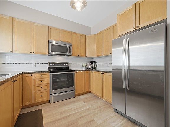 4th image of 621 Langside Ave #19