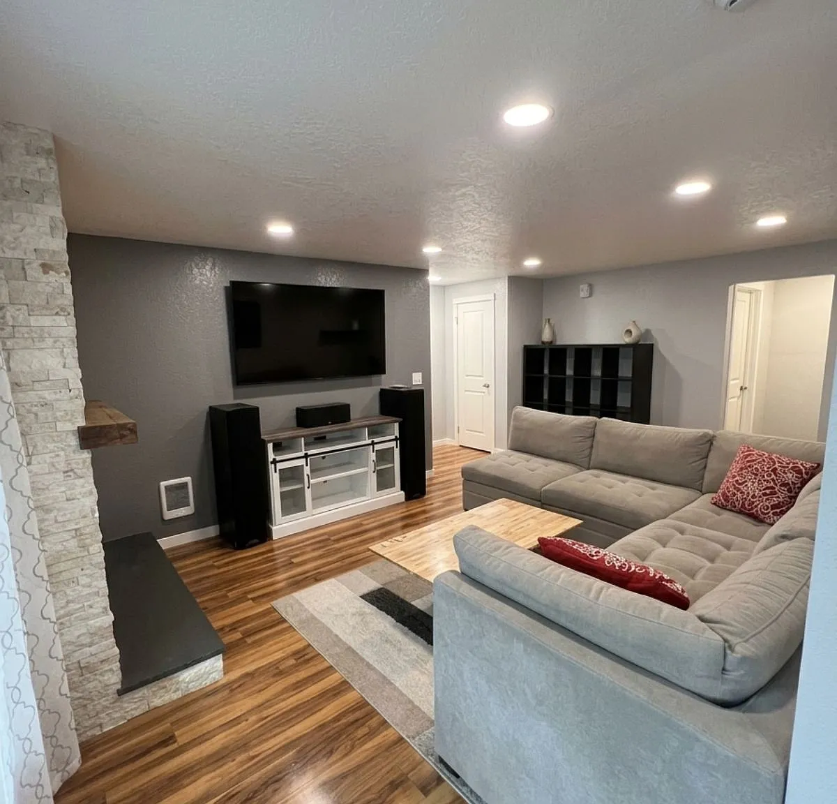 2 bed, 888 sqft, $2,700 — Photo 1
