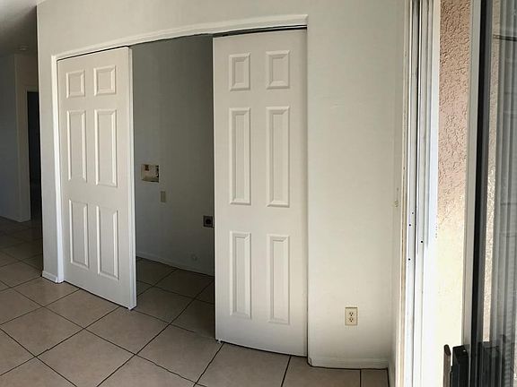 3rd image of 420 W Pelaar Dr