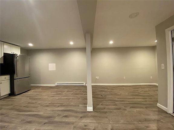 4th image of 661 Douglas Ave