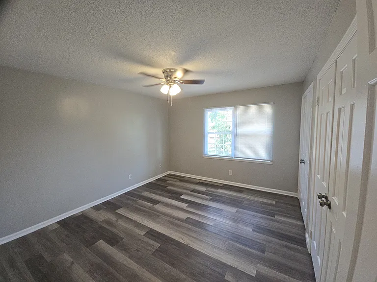 1307 W Meadowview Rd #F — Photo 32