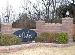 2601 E Red Deer Ct, Fayetteville, AR 72701