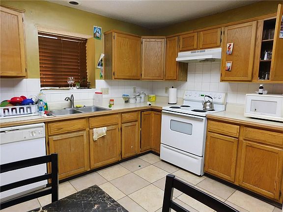 2nd image of 2114 Prairie Creek Trl
