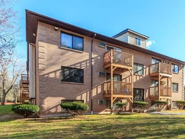 5 Lancelot Ct APT 5, Salem, NH 03079